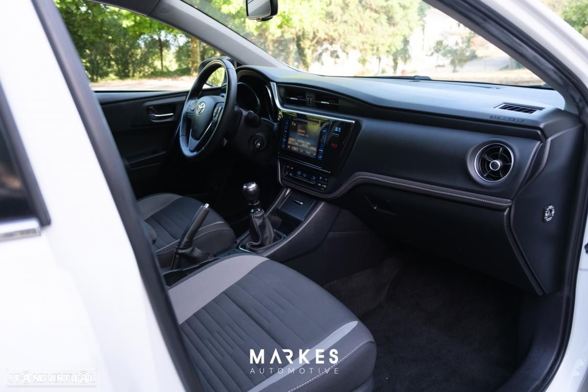 Toyota Auris - 13