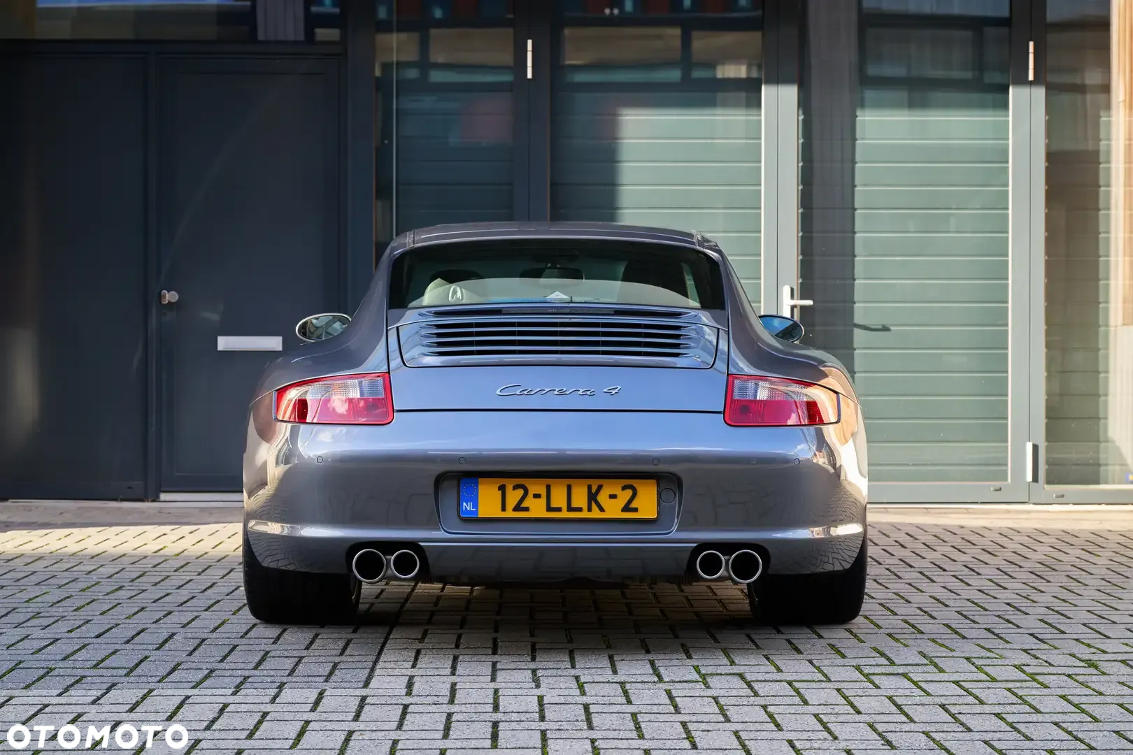 Porsche 911 Carrera 4 - 25