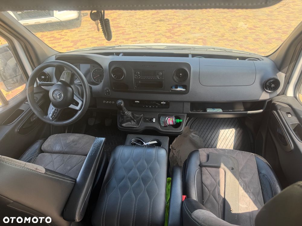Mercedes-Benz Sprinter - 4