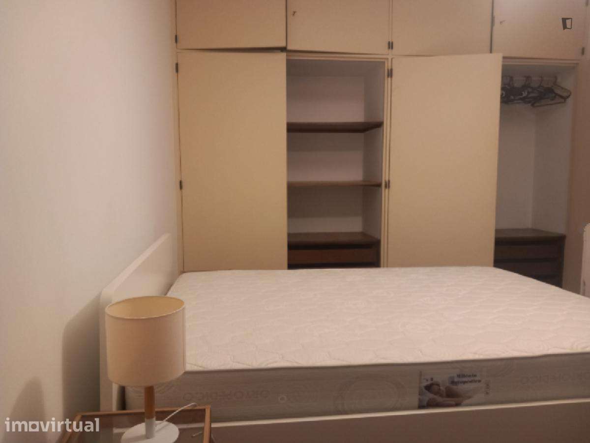 Quarto - localizado em Baixa Coimbra - Grande imagem: 2/12