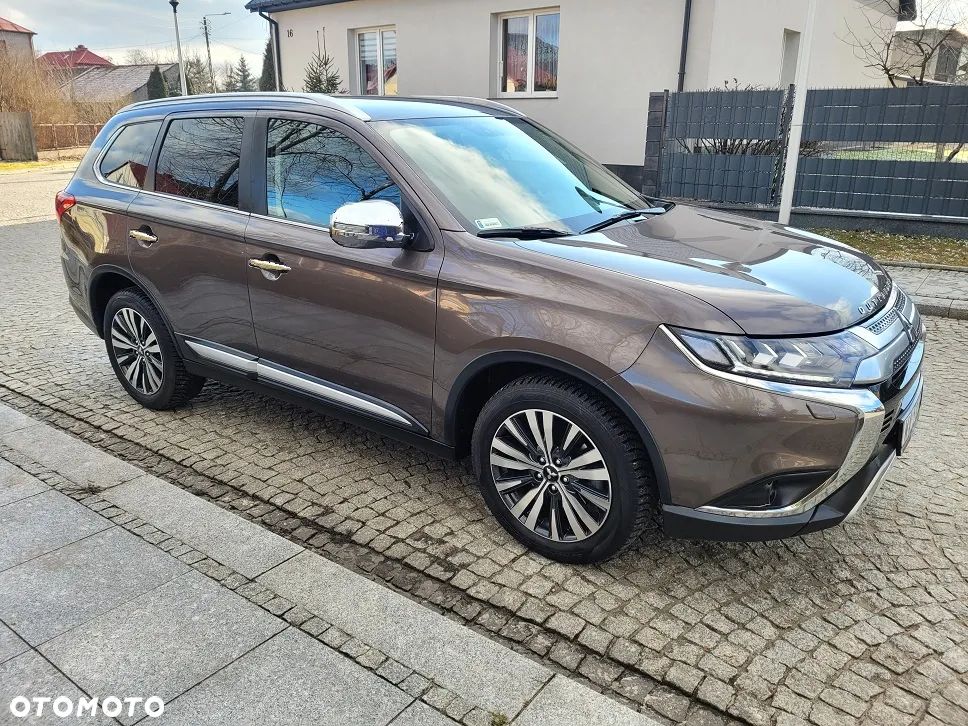 Mitsubishi Outlander 2.0 Intense + Navi 4WD CVT - 24