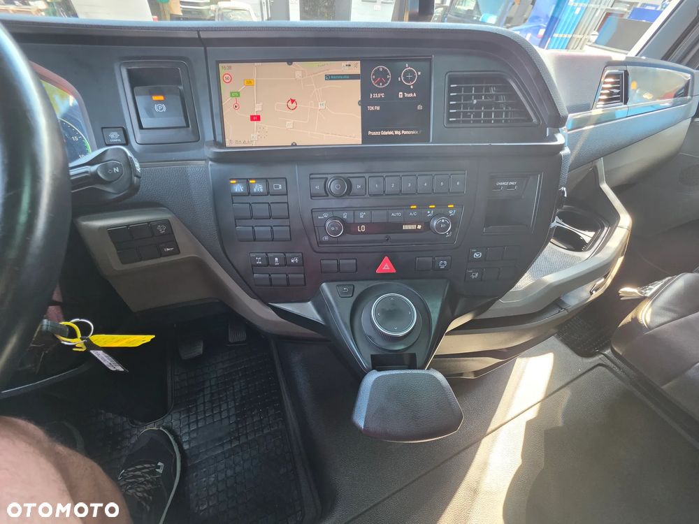 MAN TGX 18.510/ Pierwszy Właściciel /Import Niemcy / Zadbany /Euro 6/ Sobofer / Spojlery miedzy osiowe / 4 poduszki z tyłu / 2 komplety kluczy / - 27