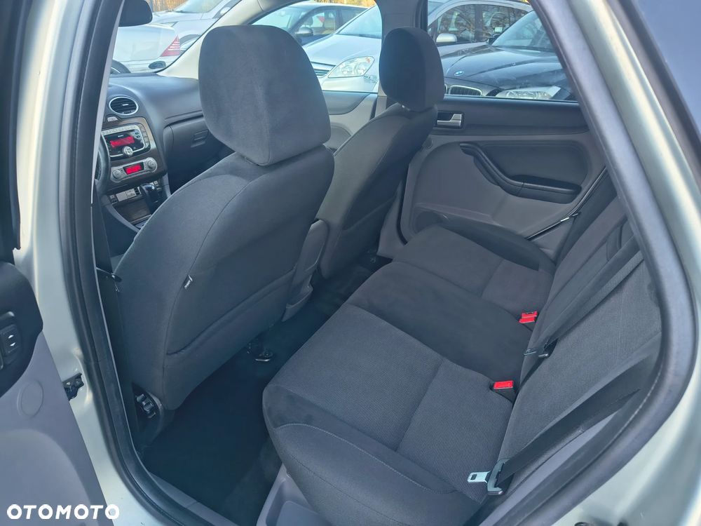 Ford Focus 1.6 Ghia - 15