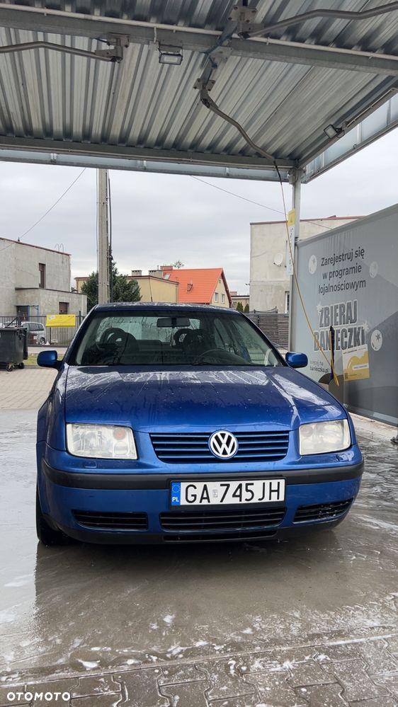 Volkswagen Bora 1.6 Highline - 1