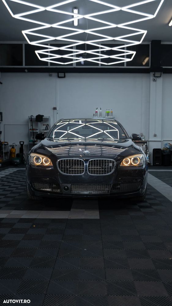 BMW Seria 7 750i xDrive - 1