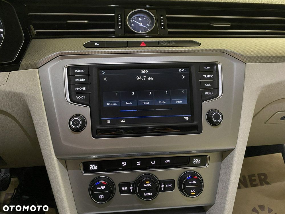 Volkswagen Passat - 22