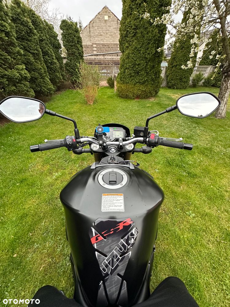 Suzuki GSR - 3