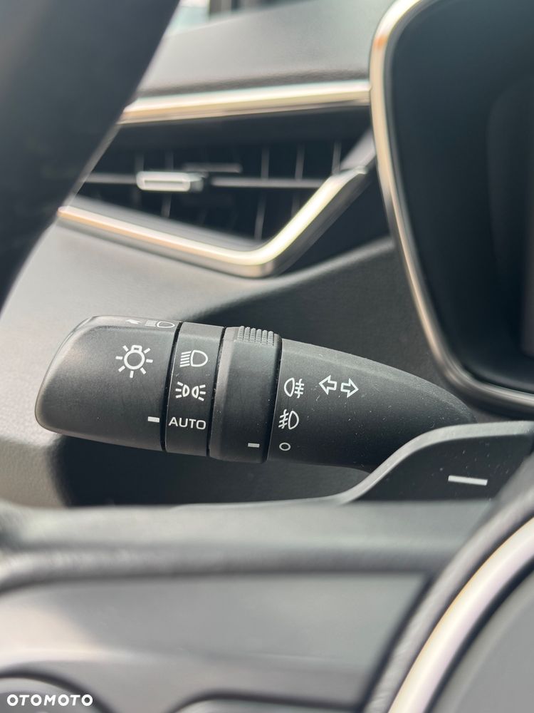 Toyota Corolla 2.0 Hybrid Executive - 28