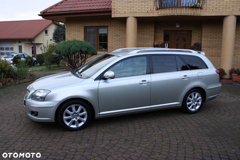 Toyota Avensis 2.0 D-4D Sol Premium - 3