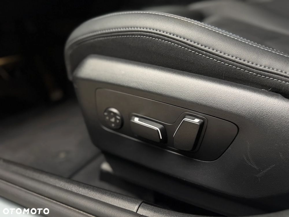BMW Seria 5 520i mHEV - 26