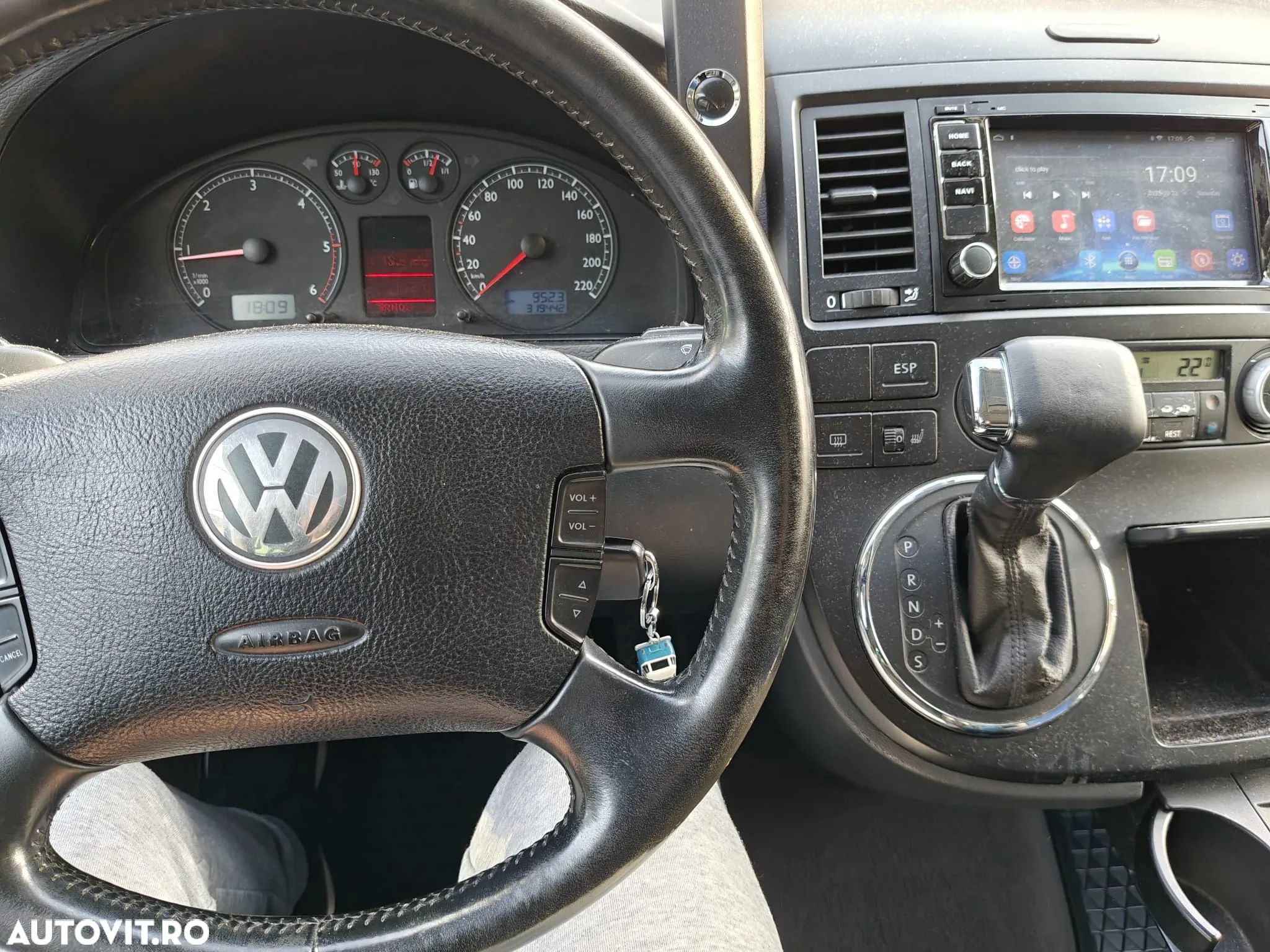 Volkswagen Multivan - 1