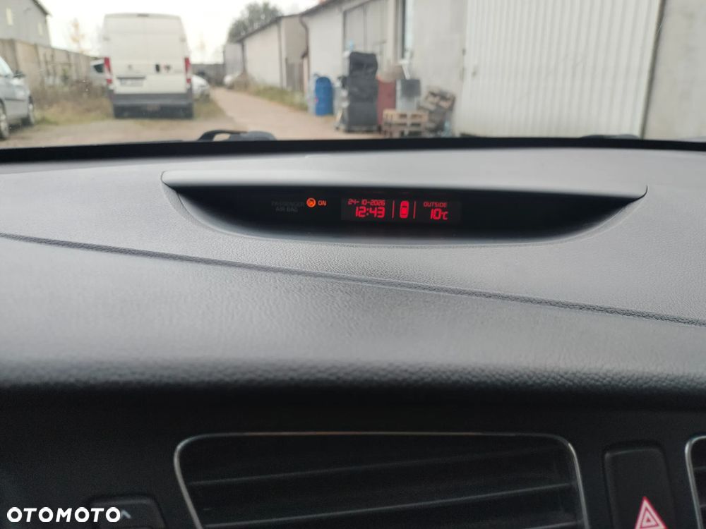 Kia Ceed - 32