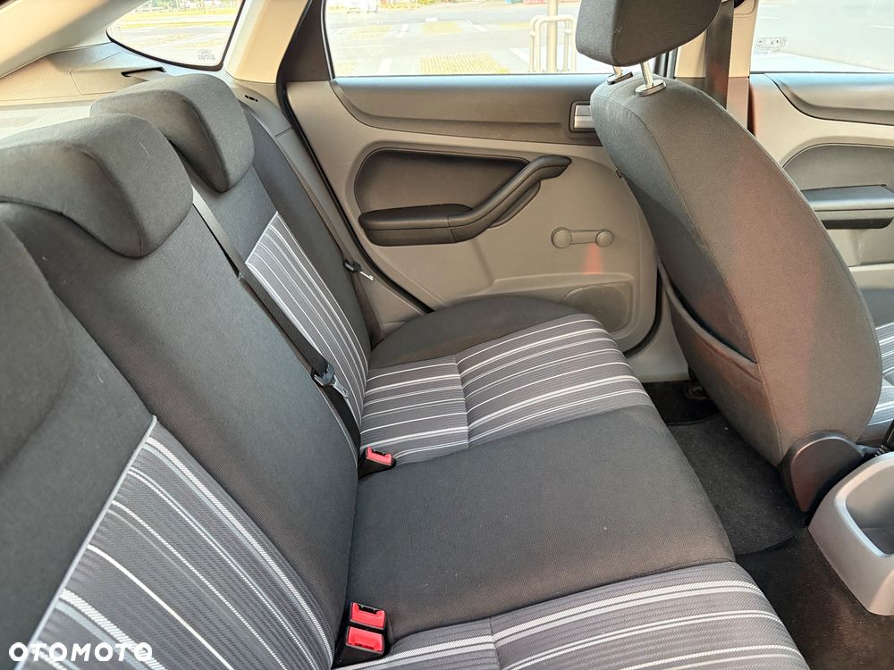 Ford Focus 1.6 Comfort - 15