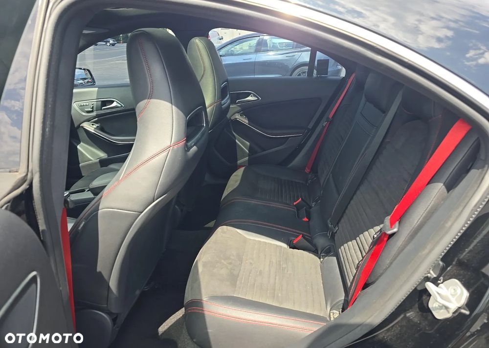 Mercedes-Benz CLA 250 4Matic 7G-DCT AMG Line - 15