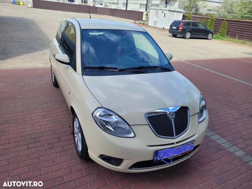 Lancia Ypsilon 1.2 8v Oro - 1