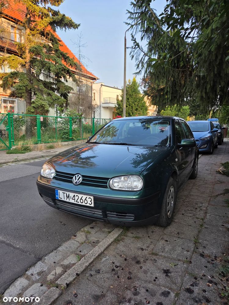 Volkswagen Golf 1.6 Basis - 1