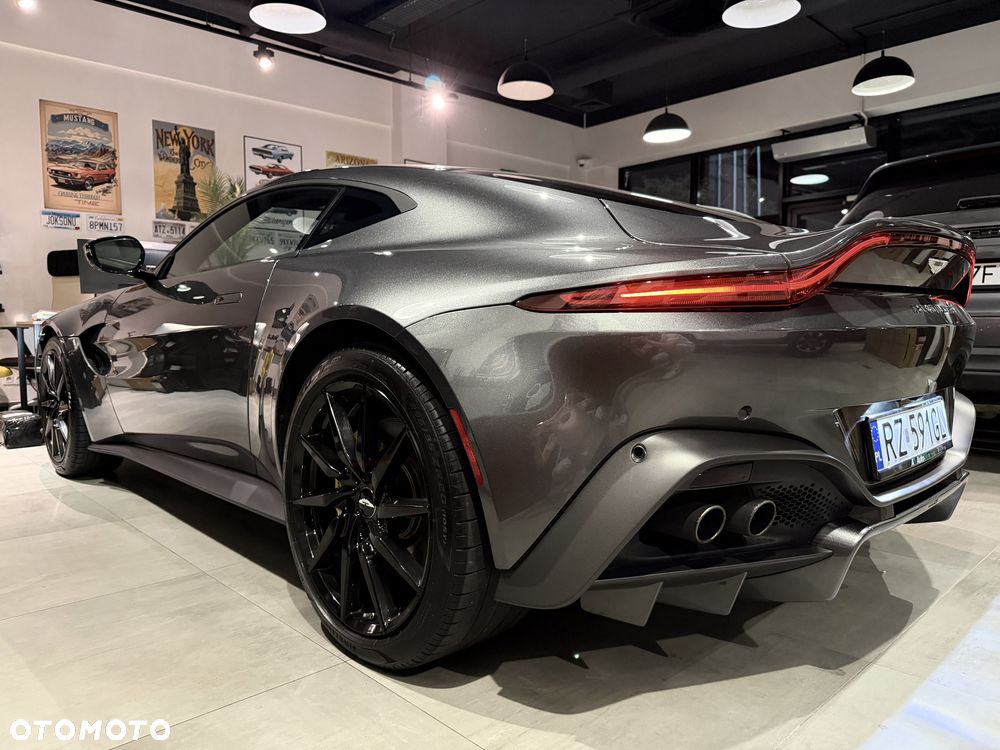 Aston Martin Vantage - 7