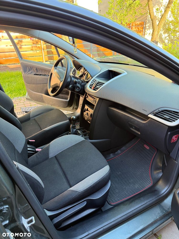 Peugeot 207 1.4 - 8