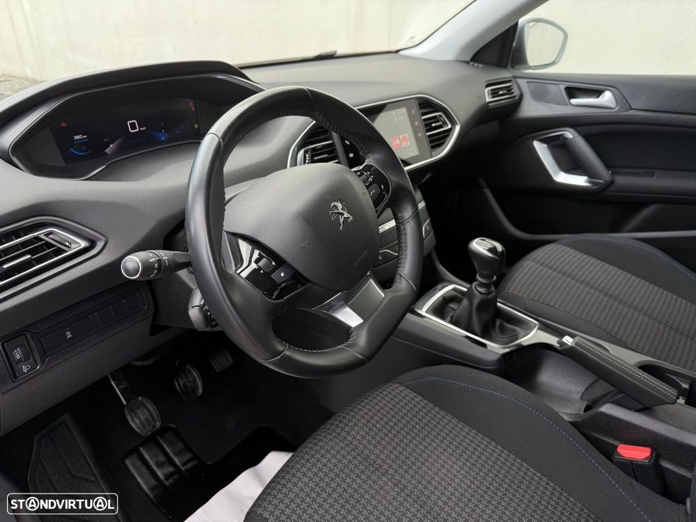 Peugeot 308 1.5 BlueHDi Style J17 - 19