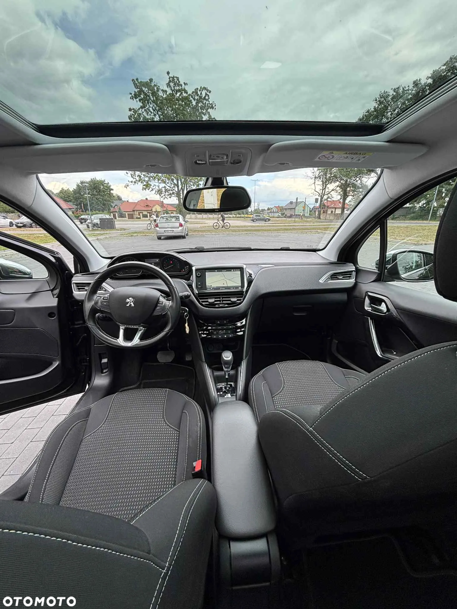 Peugeot 208 - 16