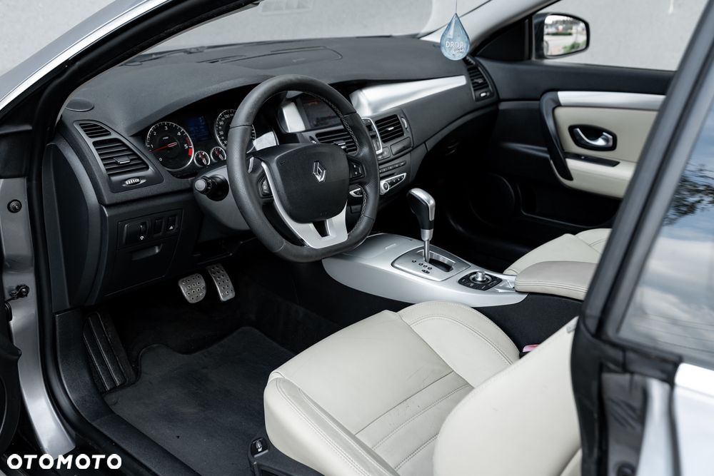 Renault Laguna Coupe V6 dCi 235 FAP GT - 16