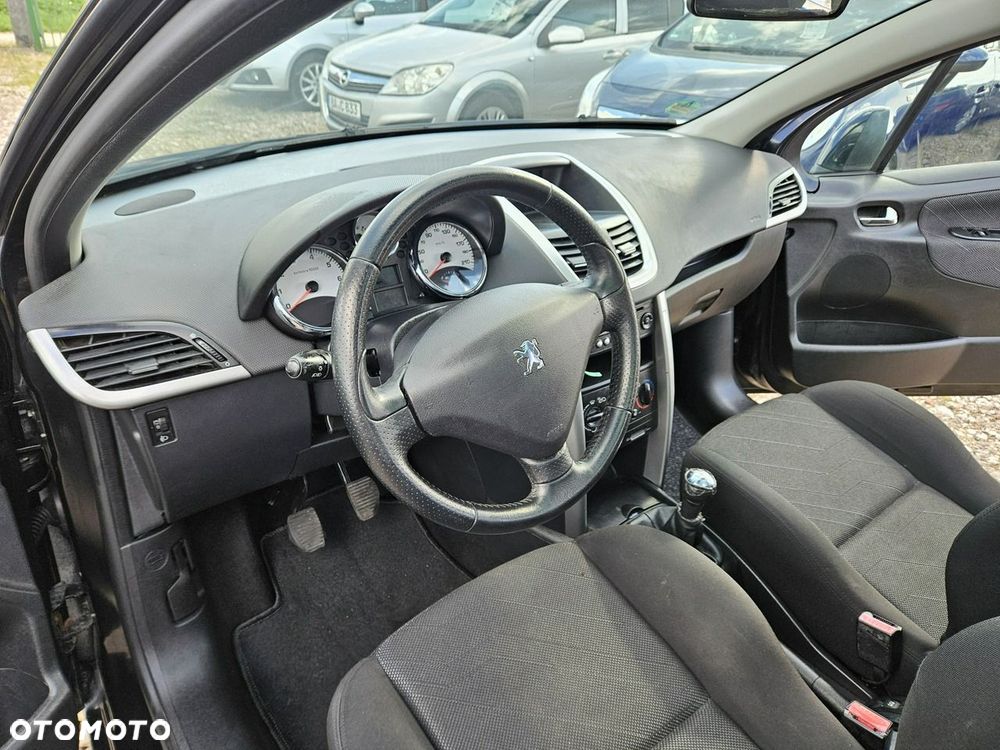 Peugeot 207 - 8