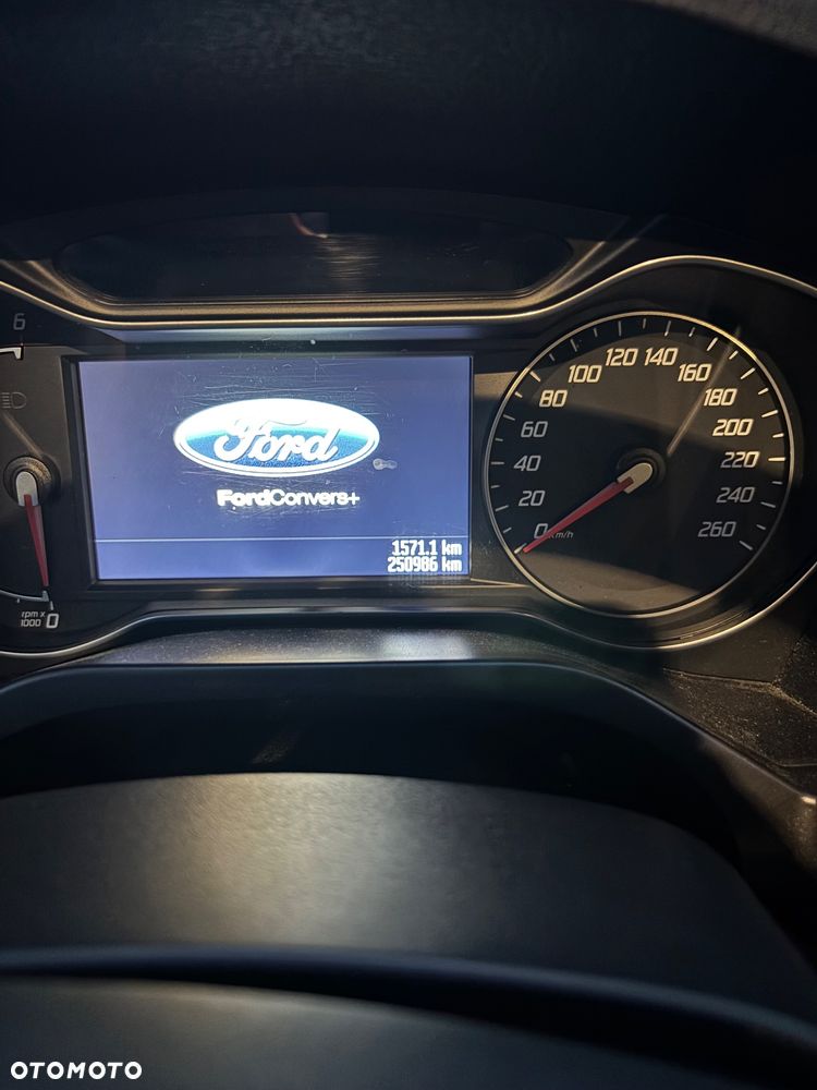 Ford S-Max - 12
