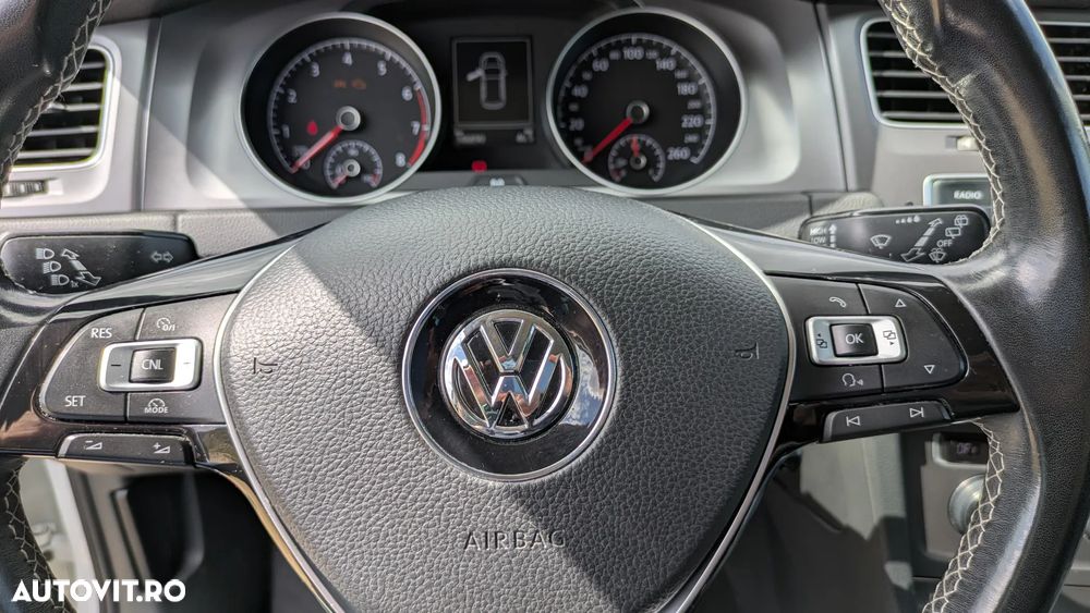 Volkswagen Golf 1.2 TSI BMT Comfortline - 9