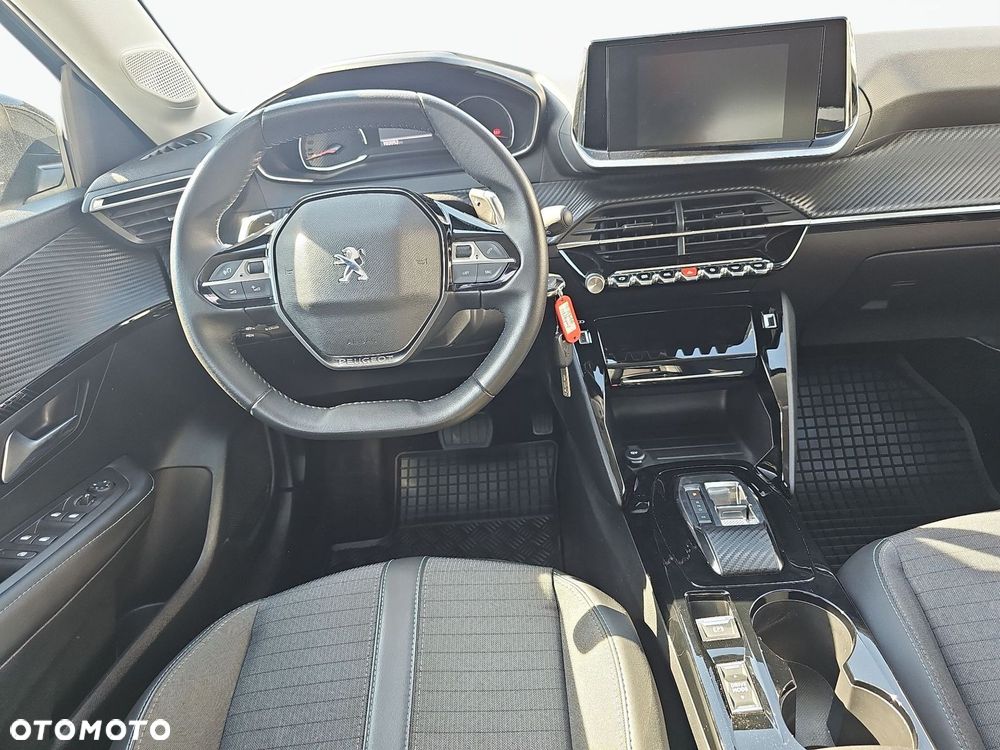 Peugeot 208 - 11