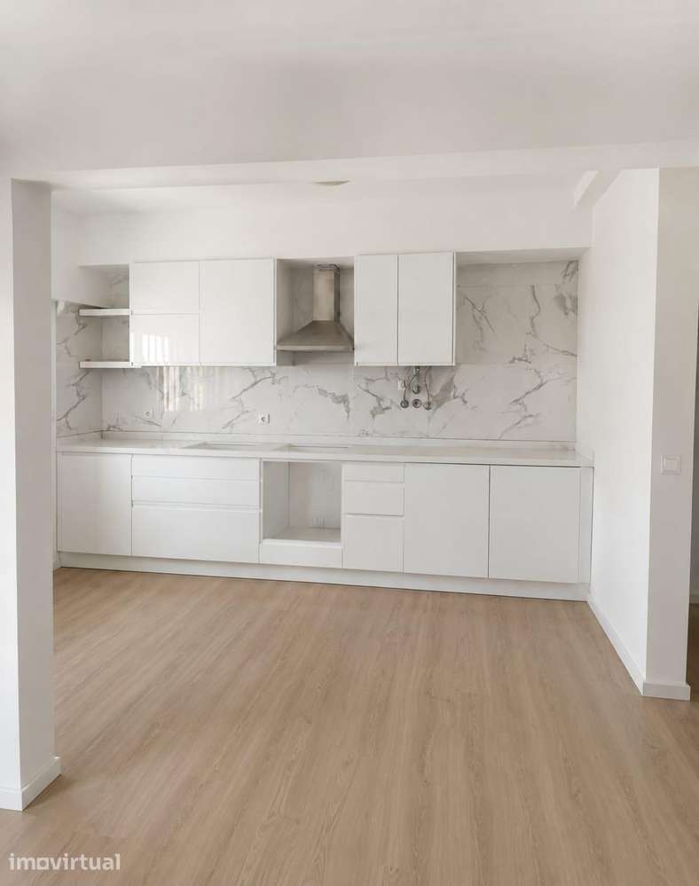 Apartamento T2 remodelado (r/c) com uma arrecadação generosa - Grande imagem: 3/24