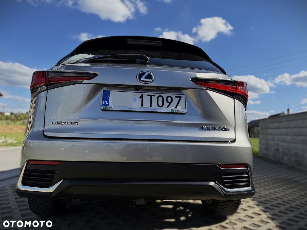 Lexus NX 300h Business Edition AWD - 3