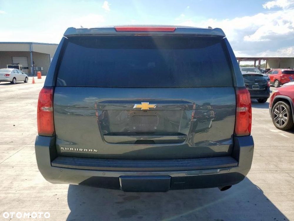 Chevrolet Suburban - 6