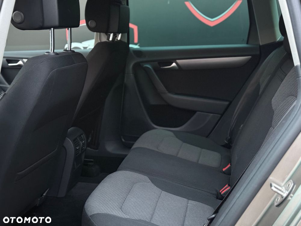 Volkswagen Passat - 27