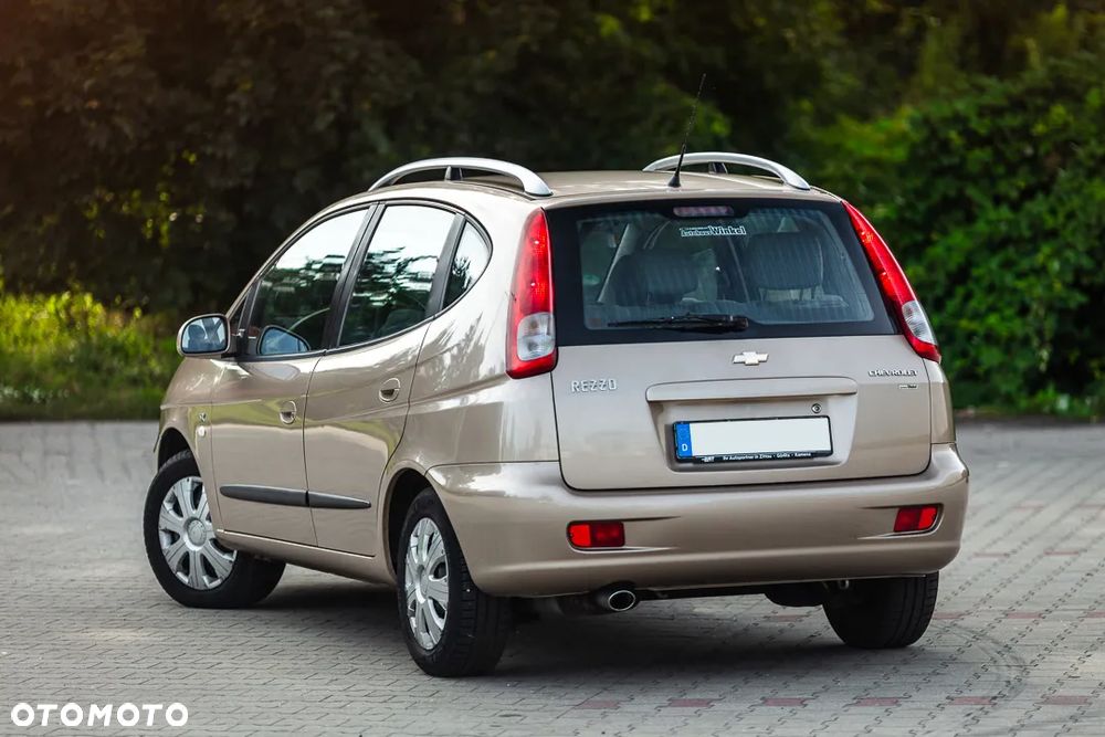 Chevrolet Rezzo 1.6 SE - 13