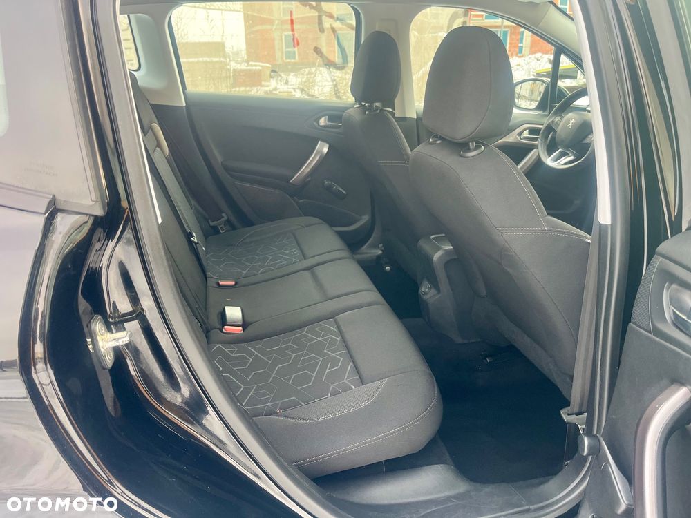 Peugeot 2008 1.2 Pure Tech Active S&S - 11