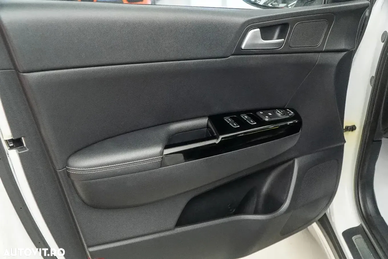 Kia Sportage 2.0 DSL 6AT 4x4 Style - 34