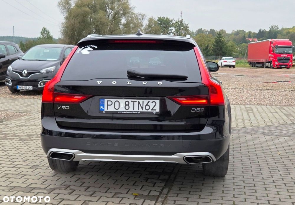 Volvo V90 Cross Country - 24