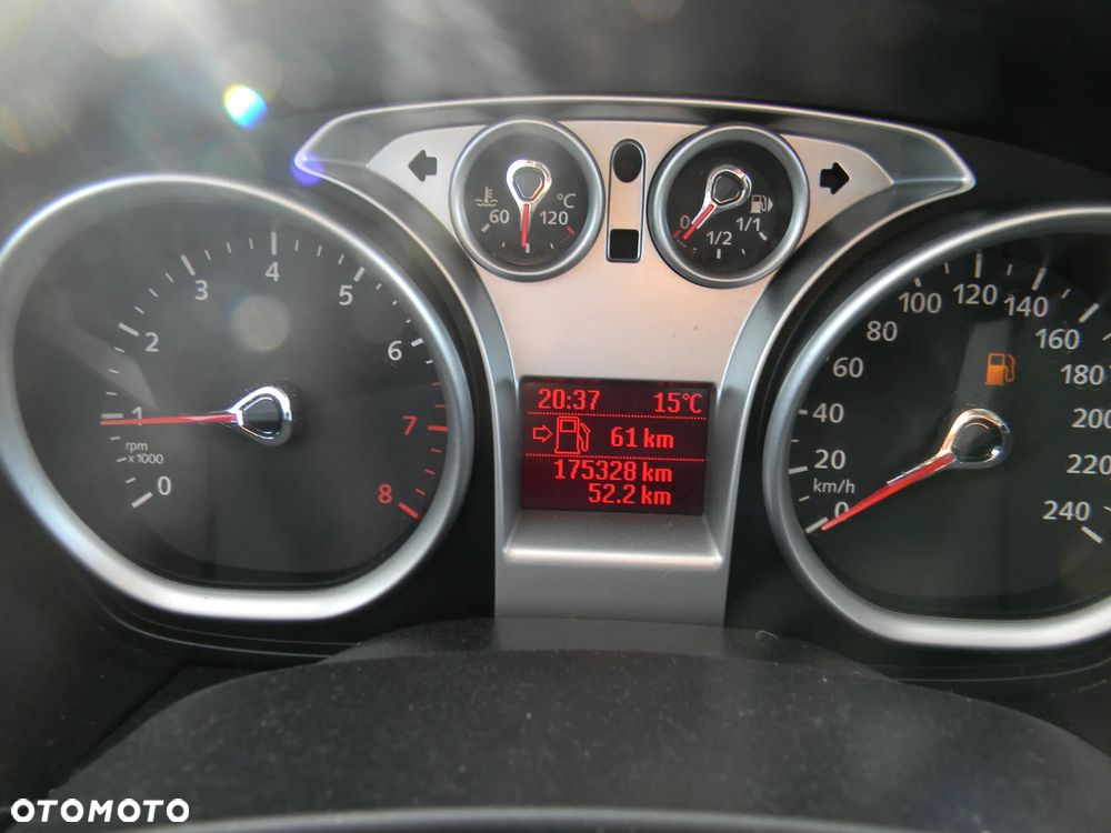 Ford Focus 2.0 16V Titanium - 8