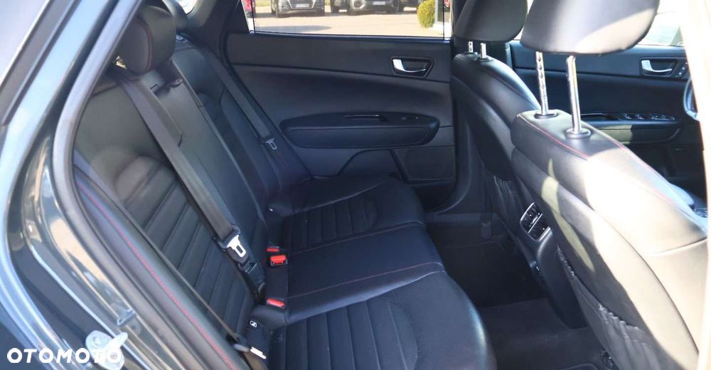 Kia Optima - 16