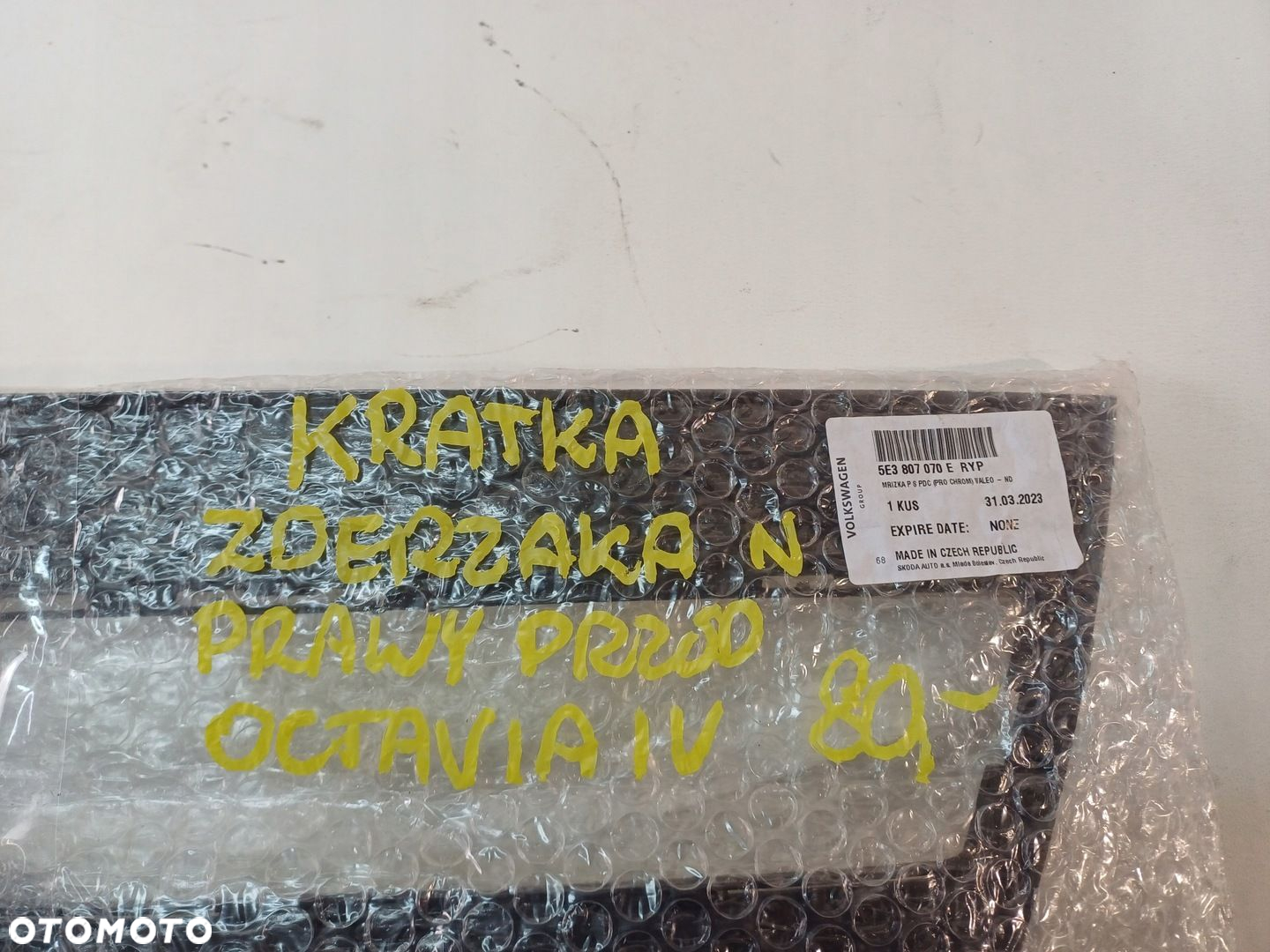 KRATKA ZDERZAKA PRAWY PRZÓD PRZEDNIA PRAWA SKODA OCTAVIA IV 4 19- - 12