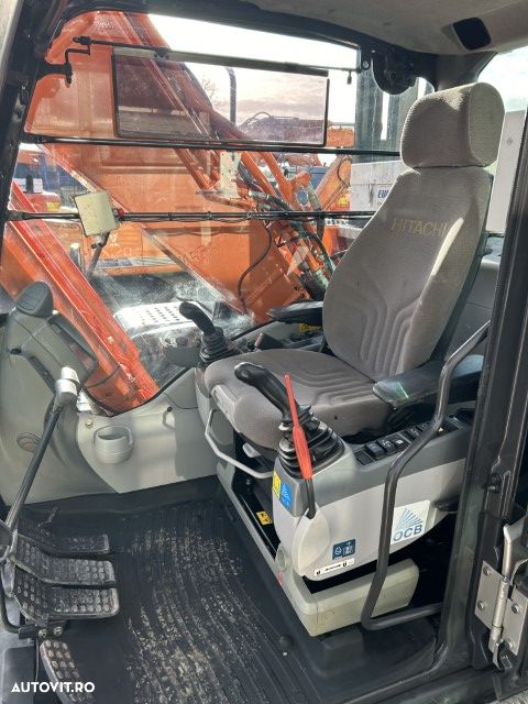 Hitachi ZH210LC-5B - 10