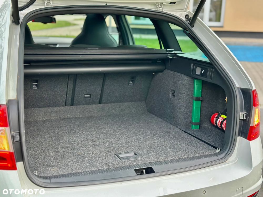Skoda Octavia 2.0 TDI DSG RS - 29