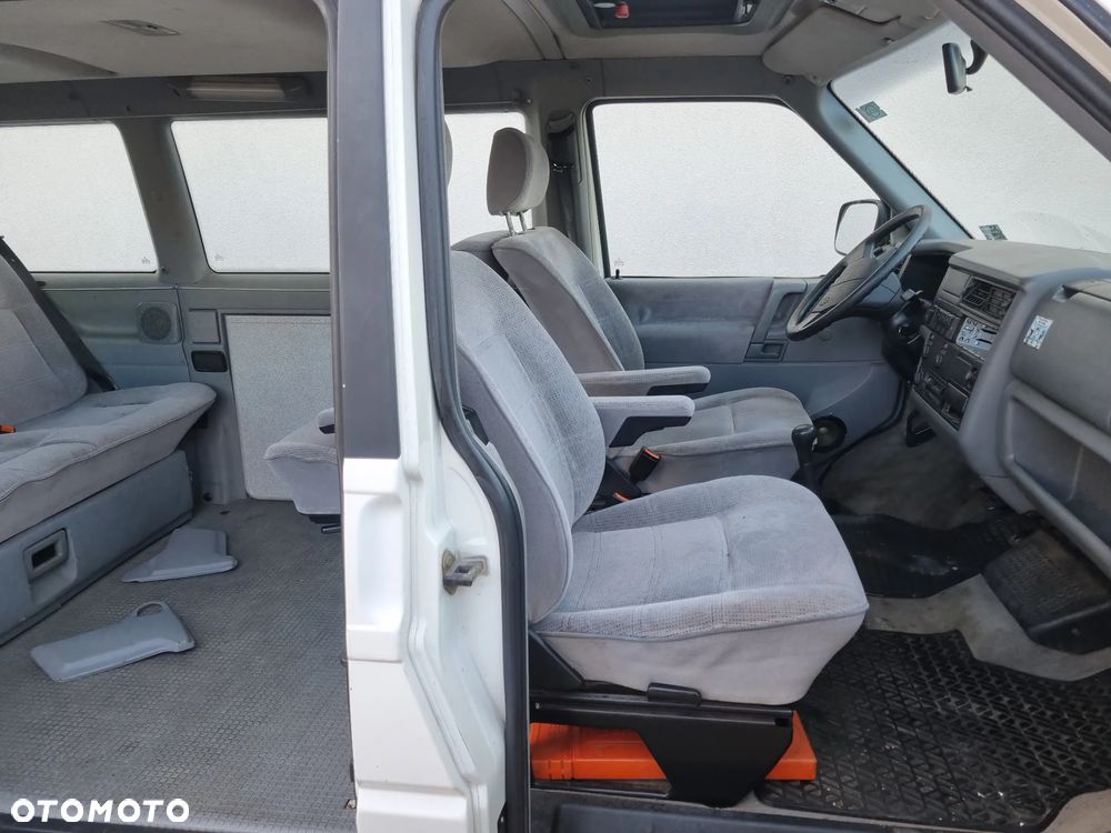 Volkswagen Multivan Standard - 10