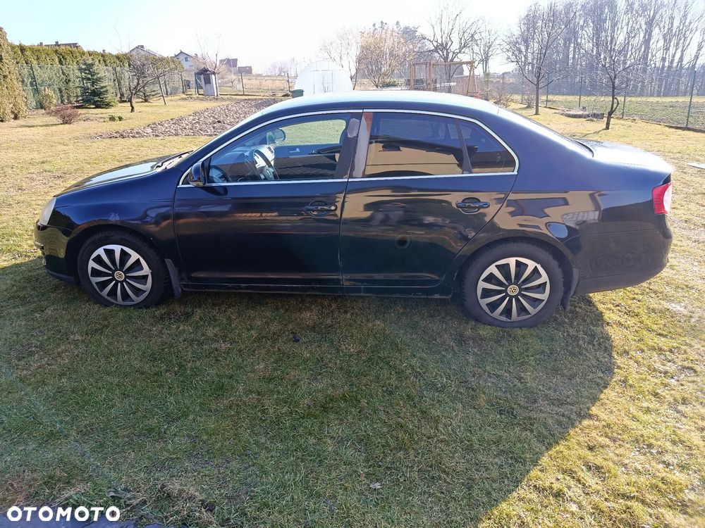 Volkswagen Jetta 1.6 FSI Comfortline - 4