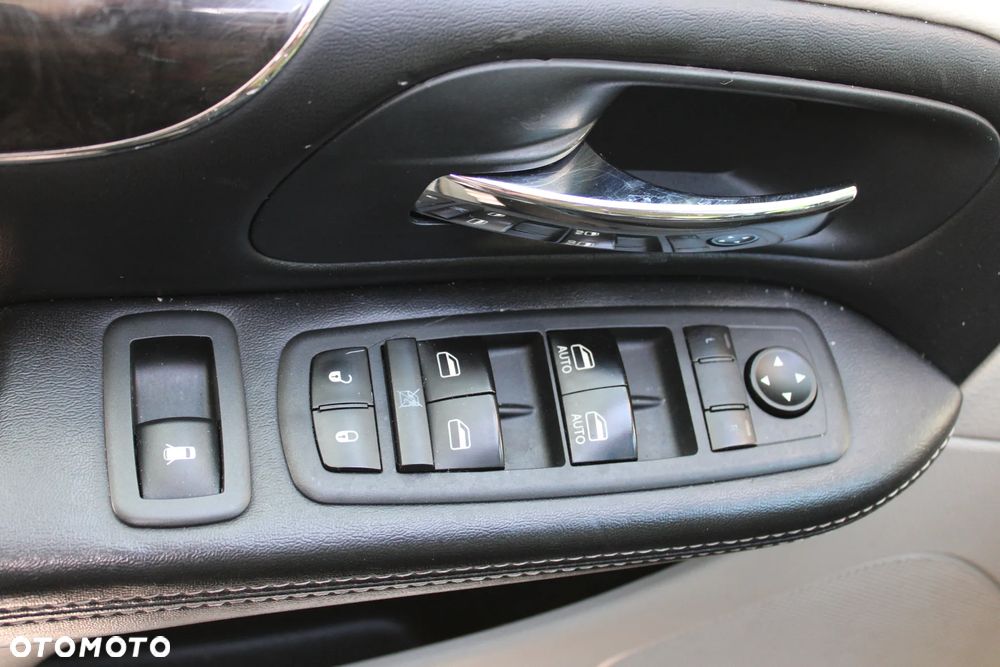 Chrysler Town & Country 3.6 Touring - 36