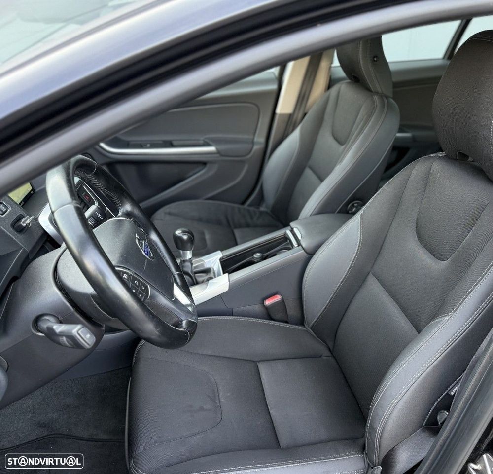 Volvo V60 1.6 D2 Drive Momentum Start/Stop - 19