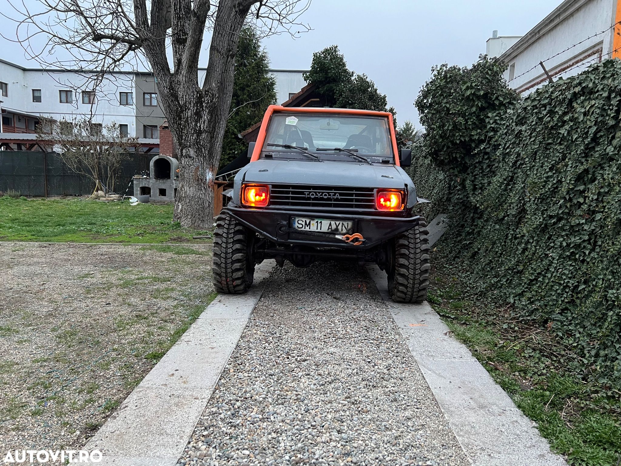 Toyota Land Cruiser - 1