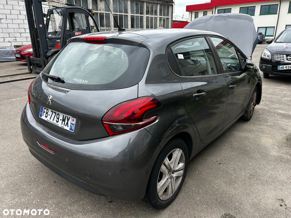 Peugeot 208 - 1