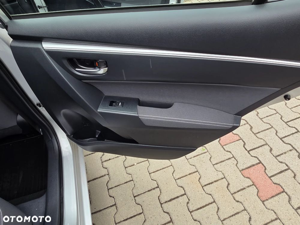 Toyota Corolla 1.6 Classic Plus - 23