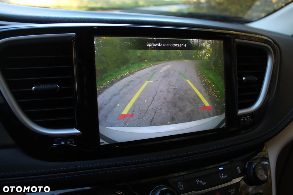 Chrysler Pacifica - 34